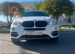 بی ئێم دەبڵیو X6